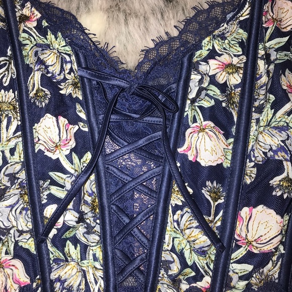VS dream angel unlined lace up Corset bra top  small navy floral - Picture 5 of 7